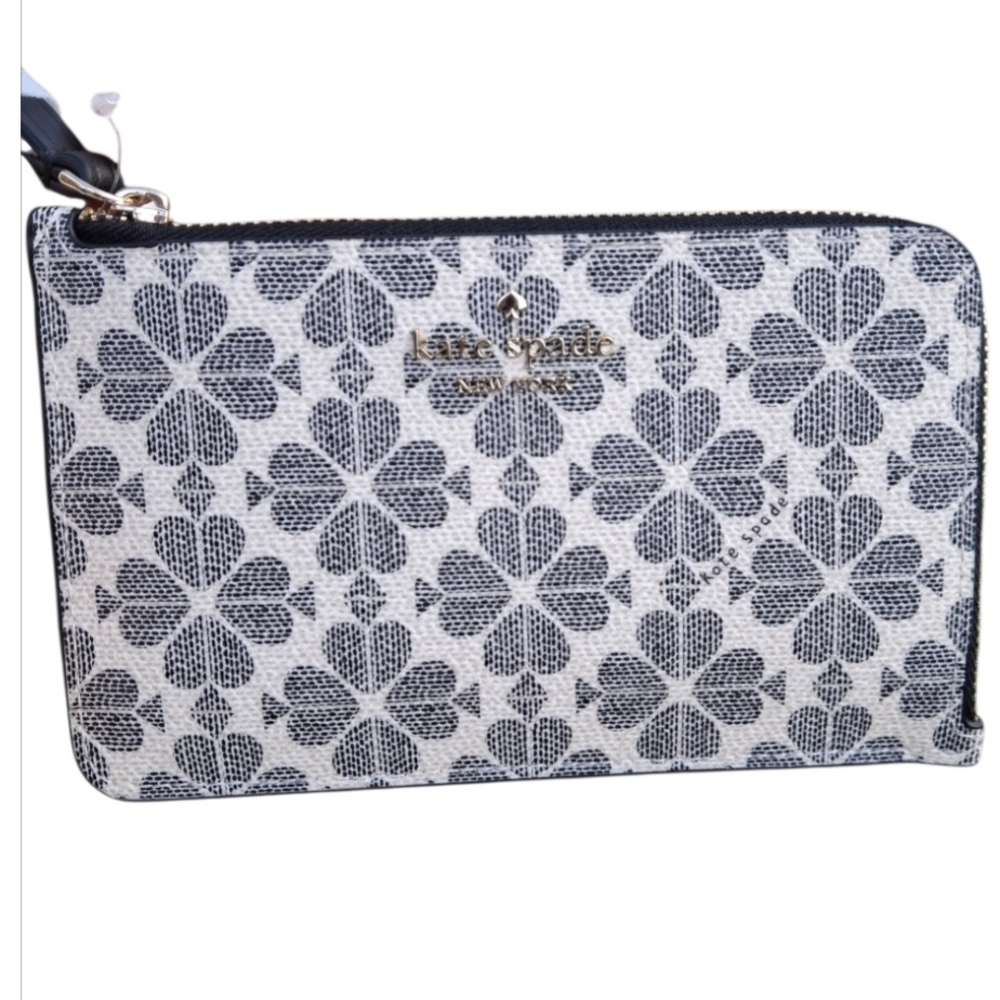 SOLD*** Kate Spade Navy and White Clover Wristlet